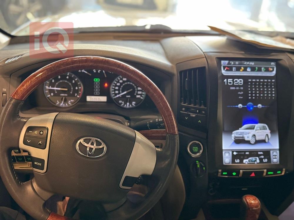 تۆیۆتا لاند کروزەر